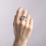 Anello a Fascia in Oro Bianco con Diamanti - A0011