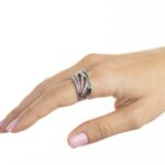 Anello da Donna Fascia Oro Bianco con Smeraldi e Diamanti – KLID673-SAnello da Donna Fascia Oro Bianco con Smeraldi e Diamanti – KLID673-S