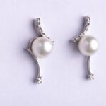 Orecchini Donna Akita in Oro Bianco Perle e Diamanti - PAR.COR1