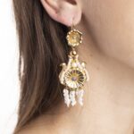 Orecchini Pendenti in Oro Giallo con Perle, Smeraldi e Zaffiri - Stile Antico - 131250
