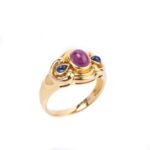 Anello in Oro Giallo con Rubino e Zaffiri Cabochon - 25G02