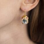 Orecchini Pendenti in Oro Giallo con Perle e Topazio Azzurro - Stile Antico - 770