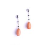 Orecchini Pendenti in Oro Bianco con Diamanti Neri e Corallo - 8000384000