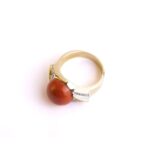 Anello a Fascia in Oro Giallo con Diamanti e Corallo - AN104AU32C
