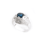 Anello a Fascia in Oro Bianco con Diamanti e Zaffiro - 24201