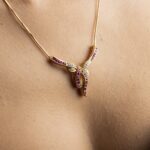Collana Fiocco in Oro Giallo con Rubini e Diamanti - HBJN344