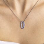 Collana con Pendente in Oro Bianco con Diamanti e Zaffiri - KCLD445-Z