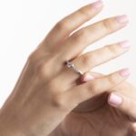 Anello Solitario in Oro Bianco con Diamanti - KLID304