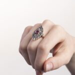 Anello Stile Antico in Oro Giallo con Rosetta di Diamanti e Rubini - 01M025