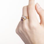 Anello a Fascia in Oro Giallo con Diamanti e Rubini - LTG52