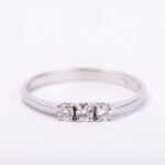 Anello Trilogy in Oro Bianco con Diamanti - TR15LTG24M
