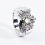 Montatura Anello a Fiocco in Oro Bianco con Diamanti - MBF2742
