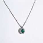 Collana Clesi in Oro Bianco con Diamanti e Smeraldo - 10820