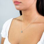 Collana Clesi in Oro Bianco con Diamanti e Smeraldo - 10820