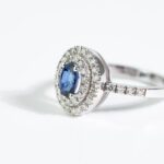 Anello da Donna in Oro Bianco con Diamanti e Zaffiro - AN2107